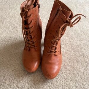 Women’s Lace-Up Ankle Boots in Cognac Brown